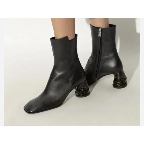 Alexander McQueen Black Leather Women's Ankle Boots with Sculpted Heel - Picture 2 of 8